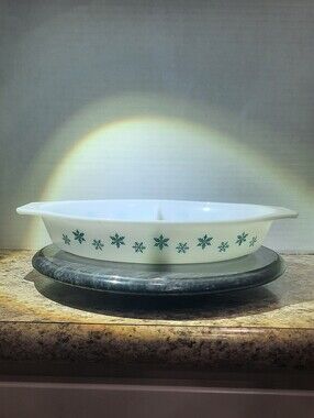Pyrex Snowflake Divided Dish
